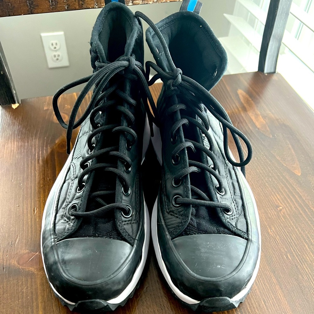 Women Converse